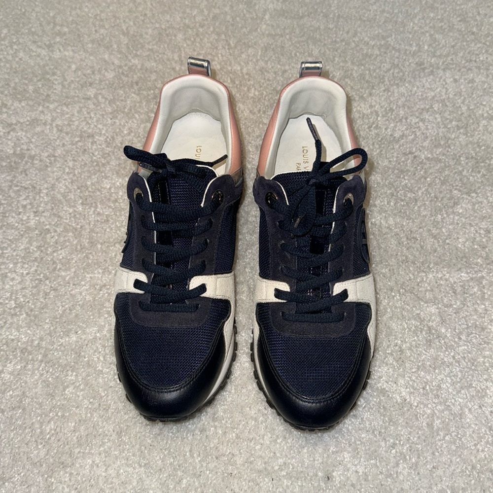LV sneaker